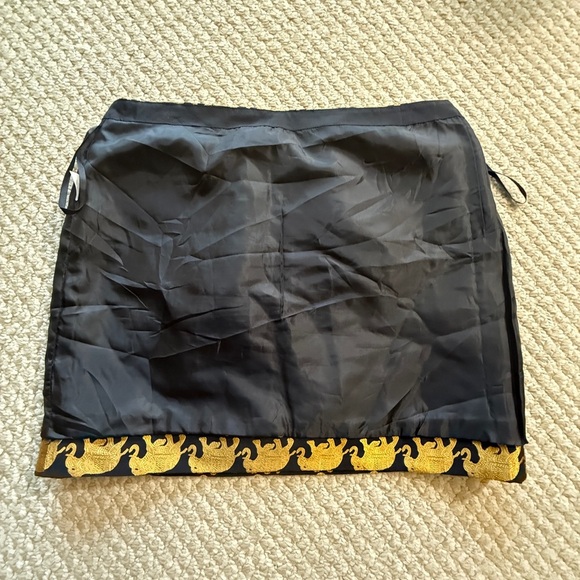 J CREW  Black and Gold Skirt - Origami in Elephant Parade SIZE: SMALL - Picture 7 of 8